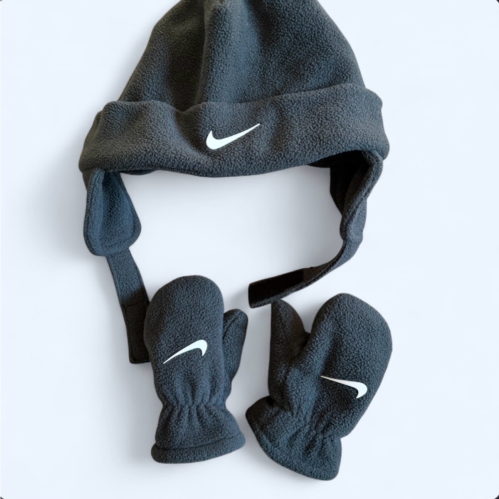 Nike baby black Fleece Hat & Mittens Set
